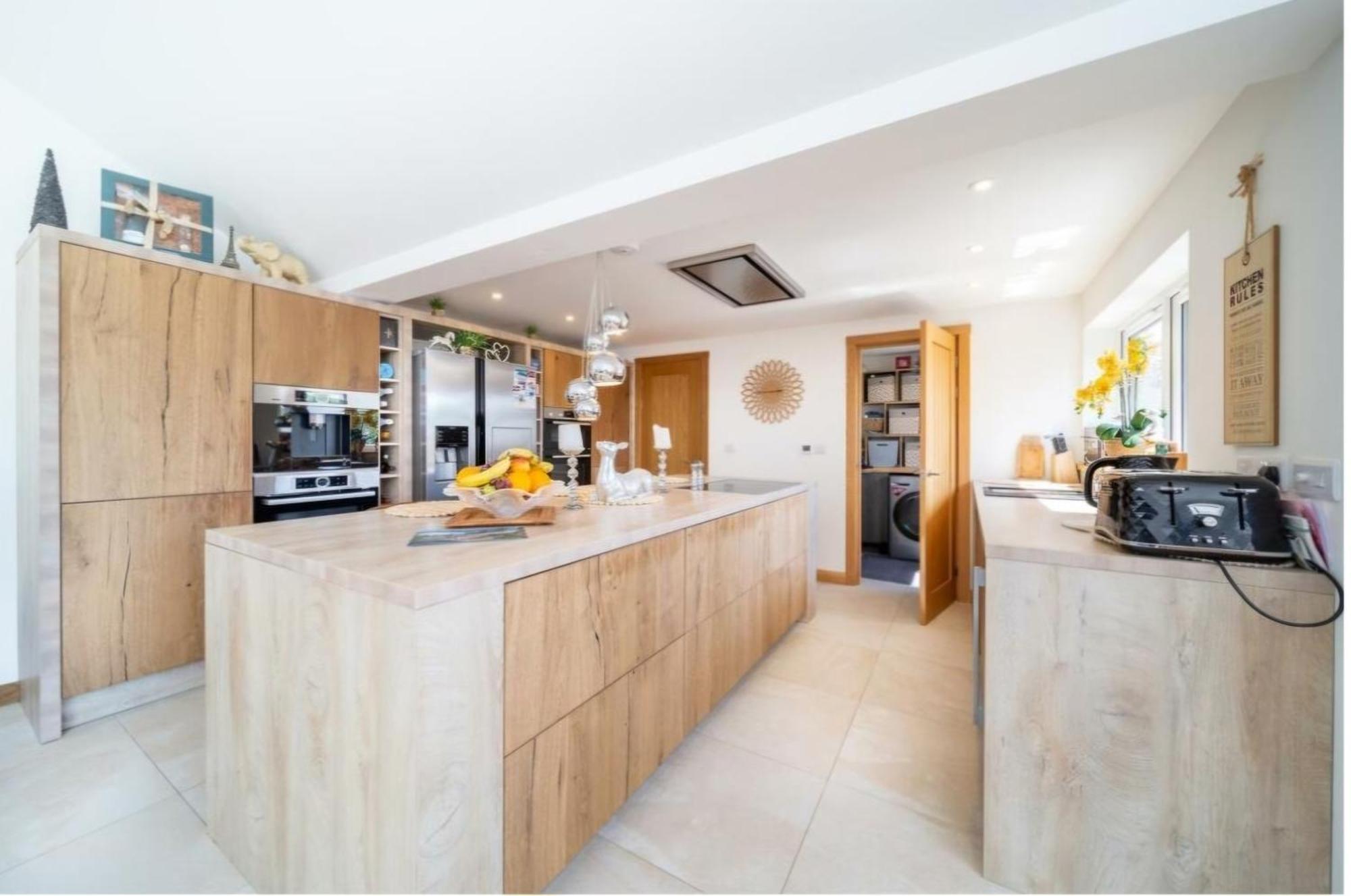 Cornwall Sunray Palm - Gannel River Views, Close To Boating Lake, Pentire & Fistral Beach, Newquay Centre, Private Location Villa